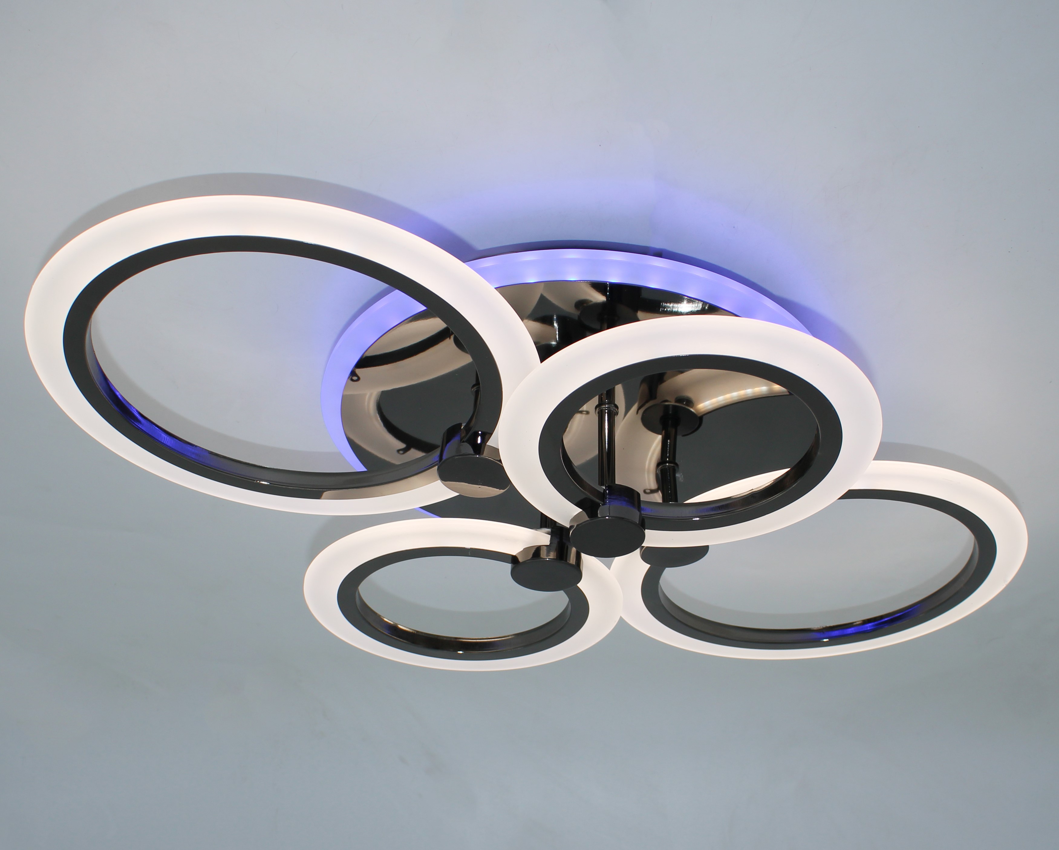 Светодиодная акриловая люстра с пультом LD3584-4 BK+CR+RGB №1