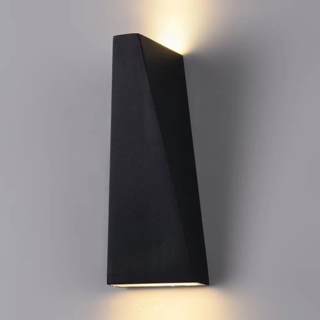 “BLUM” Светильник настенный А-силуэт черный №2